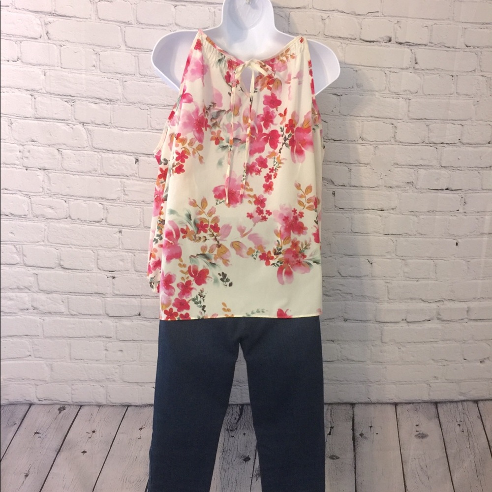 Sanctuary Floral Cold Shoulder Top - Picture 4 of 13